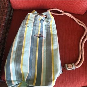 Tommy Bahamas’s cute shoulder bag